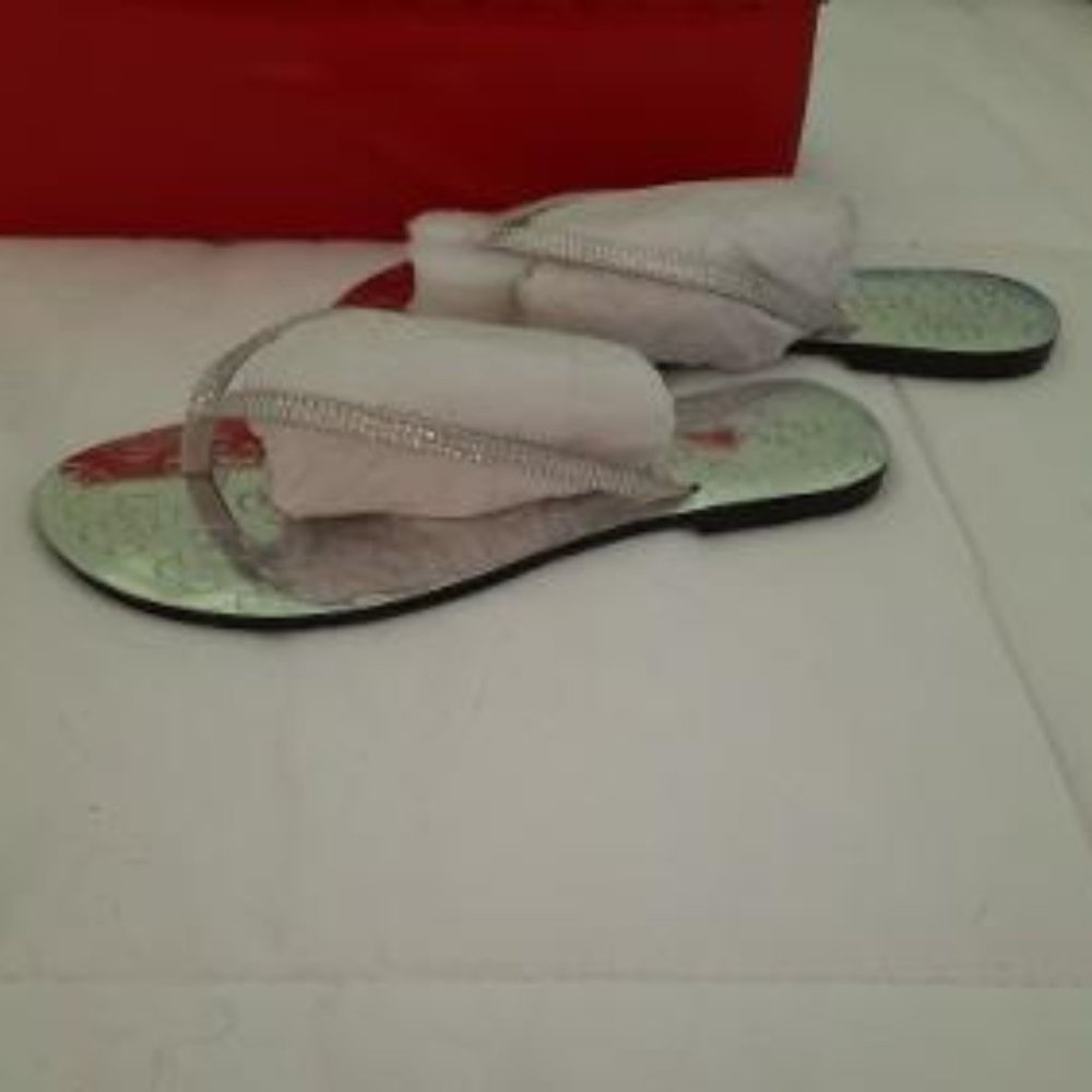 Guess Laidley2 NWT Silver Suede Rhinestones Flat Sandals size 6